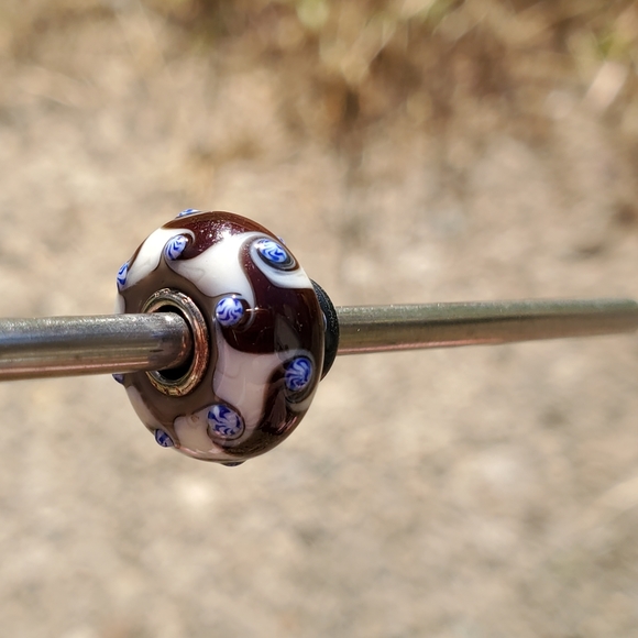 Trollbeads Limited Edition 2011 Blue Christmas Snow Swirls Bead - Picture 1 of 7